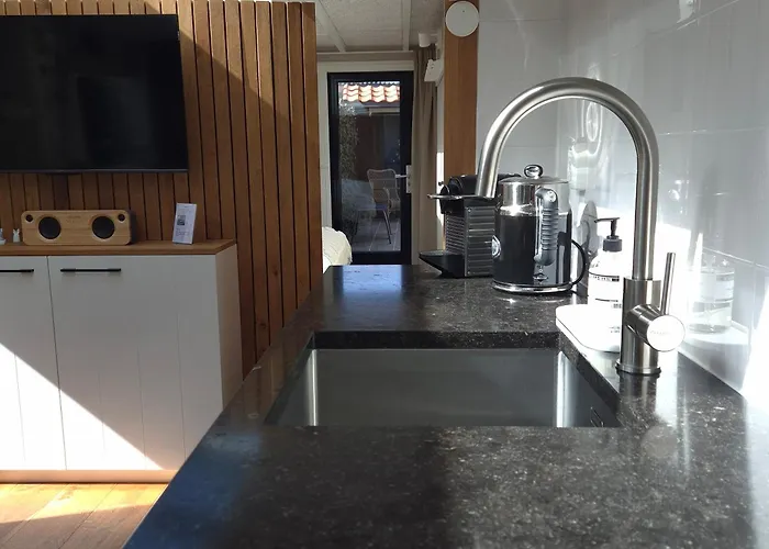 Tiny Villa De Haas Luxe Studio Met Heerlijk Terras En Infraroodsauna